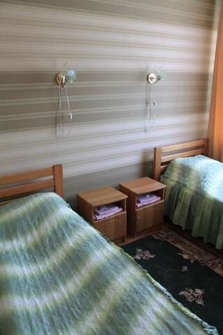 Отель Kremin Кременец Двухместный номер с 1 кроватью и общей ванной комнатой-4